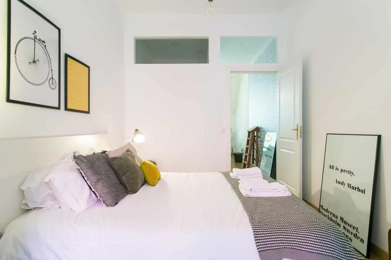 Апартаменты Charming Lisbon Home With Terrace St Amaro